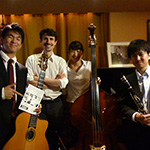 坂野いぶき(g)、Nicolas Carre(g)、今給黎久美子(b)、宮崎佳彦(cl)