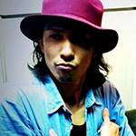 イサカヨシタカ